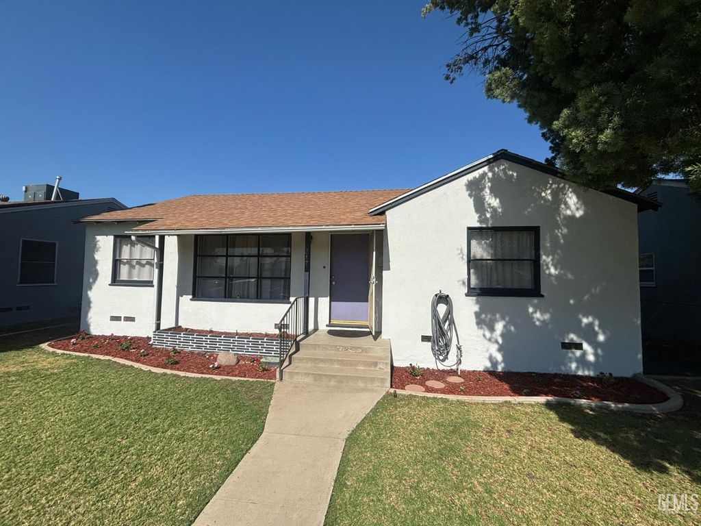 317 E Western Drive, Bakersfield, CA 93309