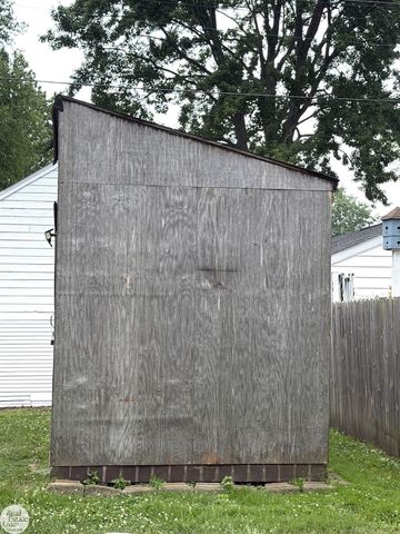 147 Robertson Street, Marine City, MI 48039