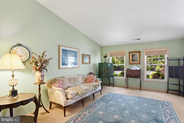 111 COMMONWEALTH DR, Newtown, PA 18940