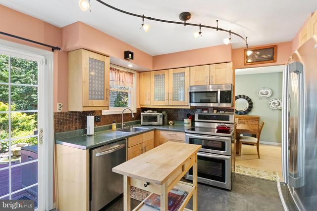 111 COMMONWEALTH DR, Newtown, PA 18940