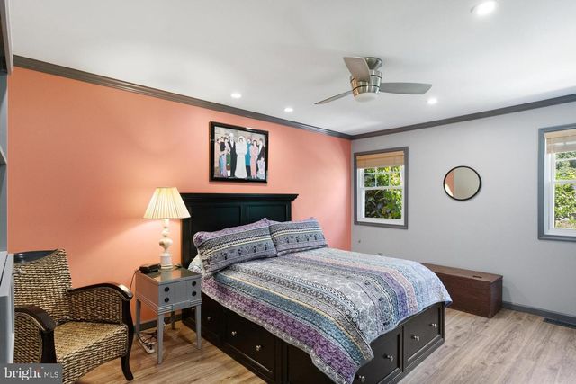 111 COMMONWEALTH DR, Newtown, PA 18940