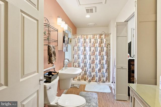 111 COMMONWEALTH DR, Newtown, PA 18940