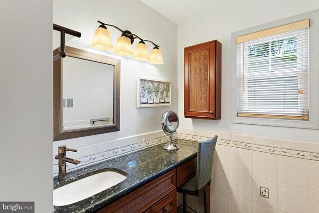 111 COMMONWEALTH DR, Newtown, PA 18940