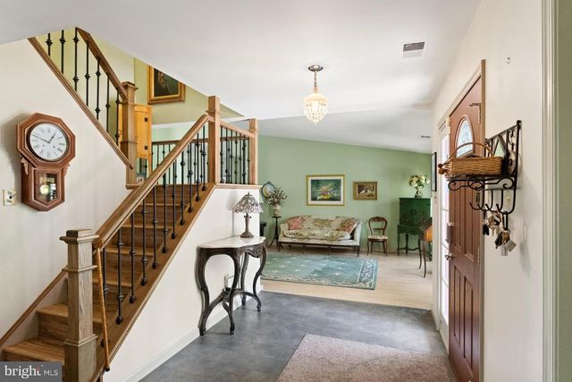111 COMMONWEALTH DR, Newtown, PA 18940