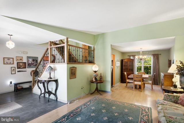 111 COMMONWEALTH DR, Newtown, PA 18940