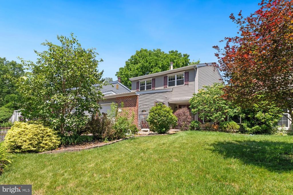 111 COMMONWEALTH DR, Newtown, PA 18940