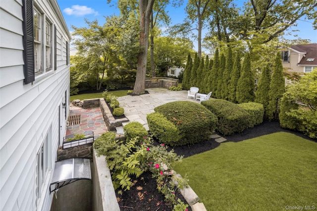 30 Cherwing Road, Yonkers, NY 10701