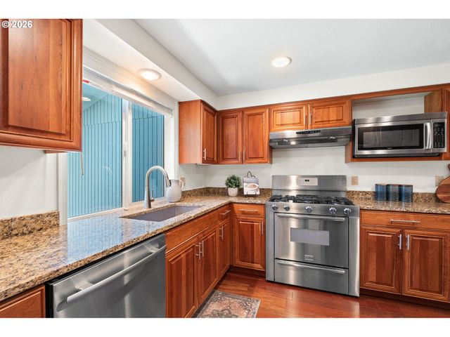 2360 GLENMORRIE Dr, Lake Oswego, OR 97034