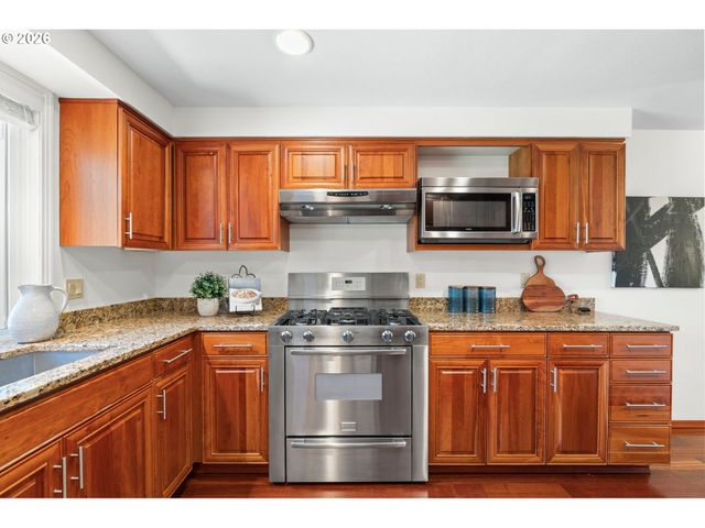 2360 GLENMORRIE Dr, Lake Oswego, OR 97034