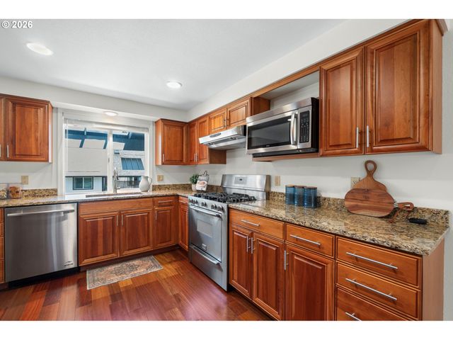 2360 GLENMORRIE Dr, Lake Oswego, OR 97034