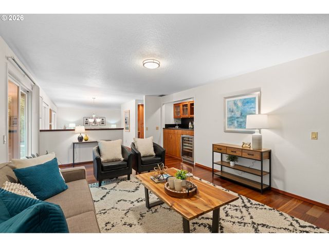 2360 GLENMORRIE Dr, Lake Oswego, OR 97034