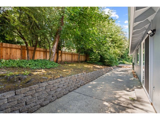 2360 GLENMORRIE Dr, Lake Oswego, OR 97034