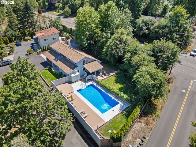 2360 GLENMORRIE Dr, Lake Oswego, OR 97034
