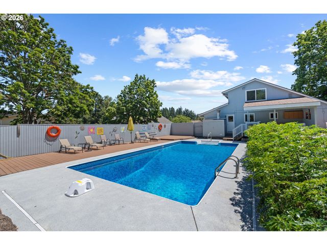 2360 GLENMORRIE Dr, Lake Oswego, OR 97034