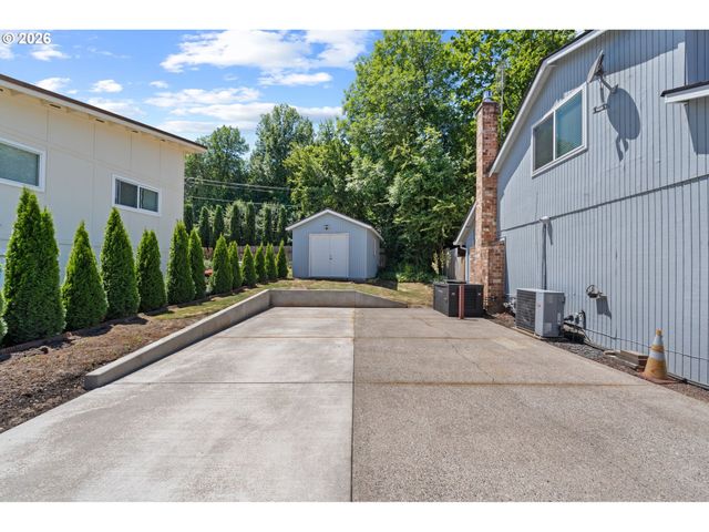 2360 GLENMORRIE Dr, Lake Oswego, OR 97034