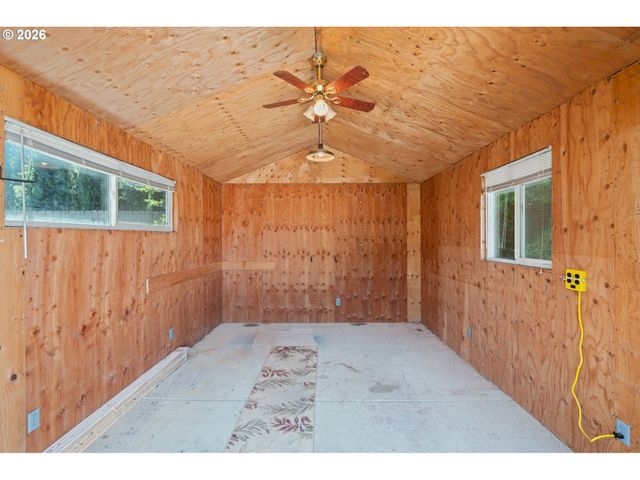 2360 GLENMORRIE Dr, Lake Oswego, OR 97034