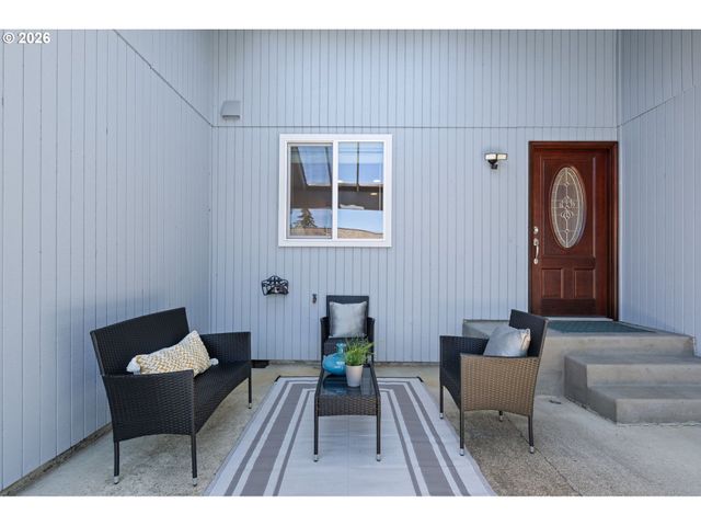 2360 GLENMORRIE Dr, Lake Oswego, OR 97034