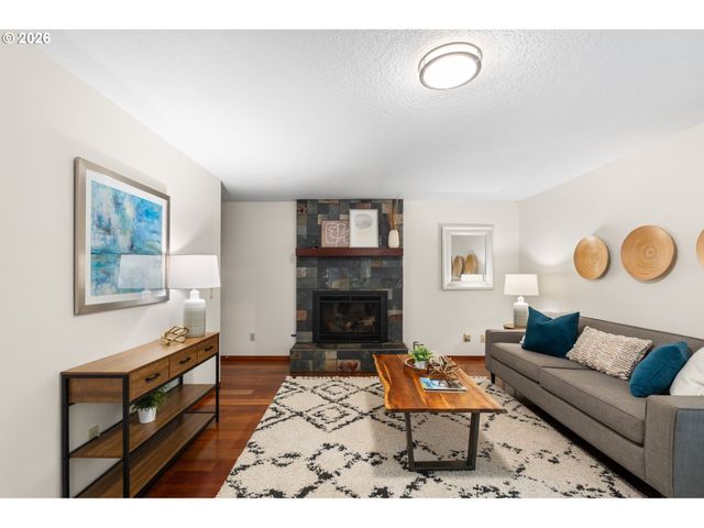 2360 GLENMORRIE Dr, Lake Oswego, OR 97034