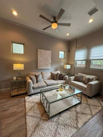 38 Jarvis Row Circle, The Woodlands, TX 77380