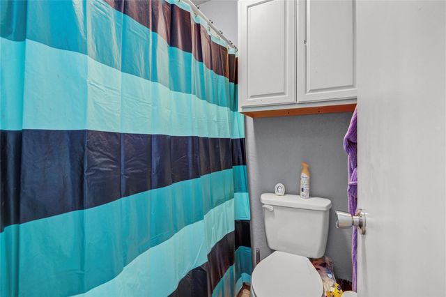 700 N Plantation Drive, Angleton, TX 77515