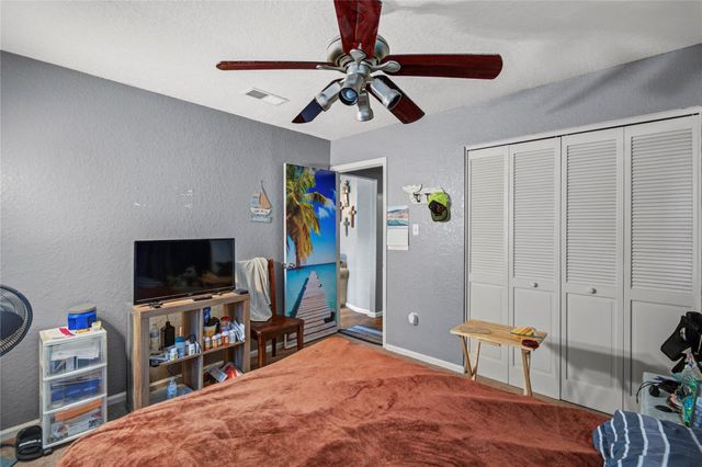 700 N Plantation Drive, Angleton, TX 77515