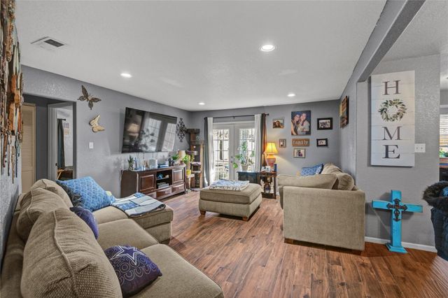 700 N Plantation Drive, Angleton, TX 77515