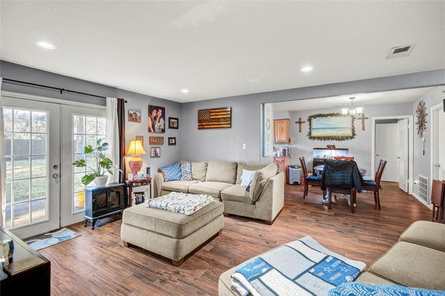 700 N Plantation Drive, Angleton, TX 77515