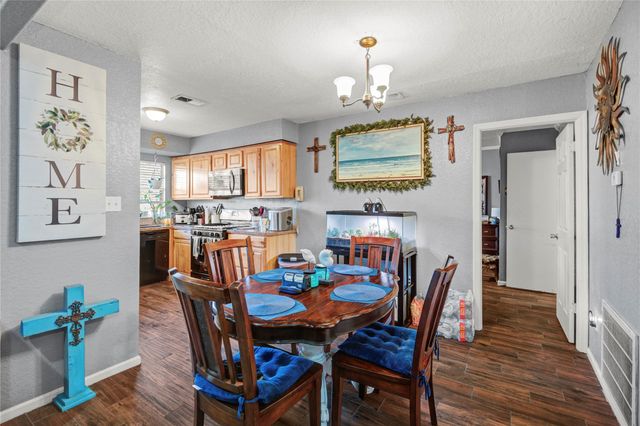 700 N Plantation Drive, Angleton, TX 77515