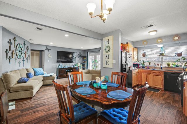 700 N Plantation Drive, Angleton, TX 77515