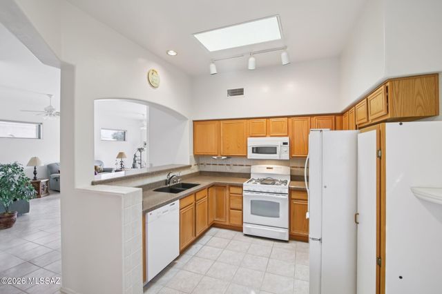 7387 E Placita Luz De La Luna, Tucson, AZ 85715