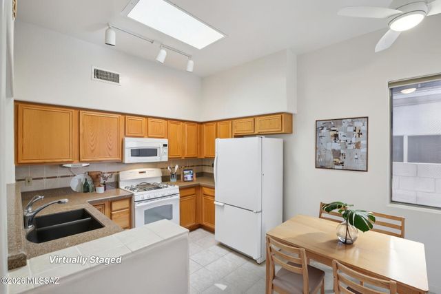 7387 E Placita Luz De La Luna, Tucson, AZ 85715