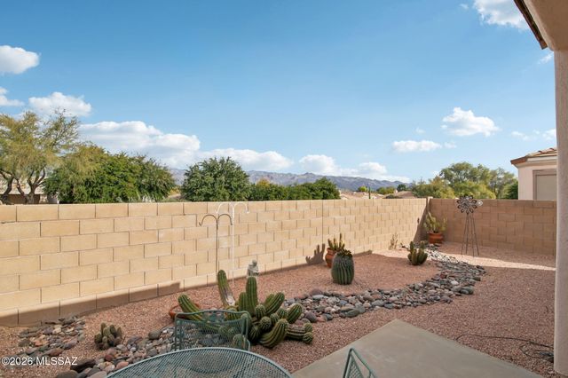 7387 E Placita Luz De La Luna, Tucson, AZ 85715