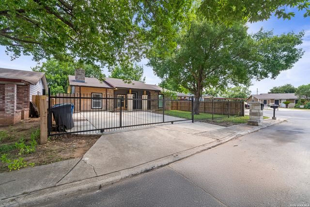 6750 PARADISE OAK DR, San Antonio, TX 78227