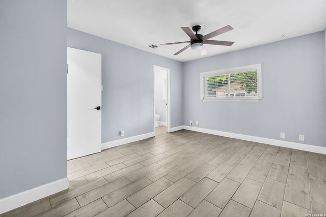 6750 PARADISE OAK DR, San Antonio, TX 78227