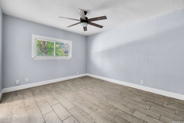 6750 PARADISE OAK DR, San Antonio, TX 78227