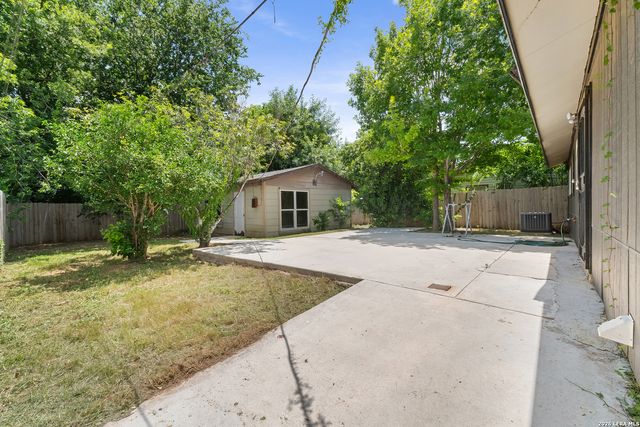 6750 PARADISE OAK DR, San Antonio, TX 78227