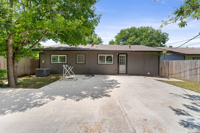 6750 PARADISE OAK DR, San Antonio, TX 78227