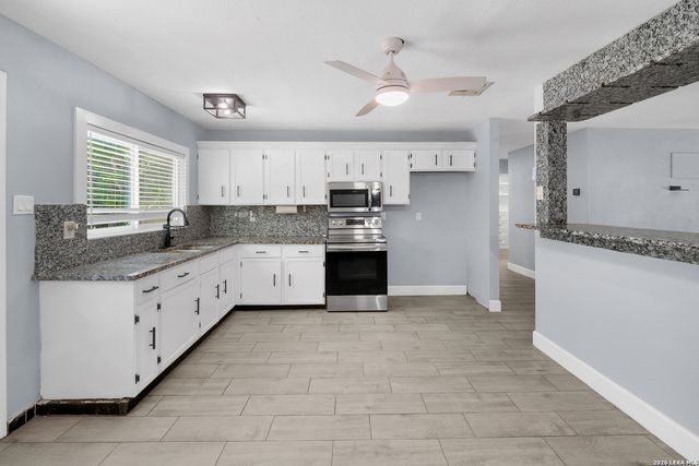 6750 PARADISE OAK DR, San Antonio, TX 78227