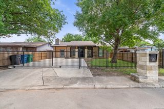 6750 PARADISE OAK DR, San Antonio, TX 78227