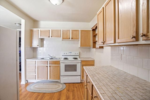 692 4th Street E, Saint Paul, MN 55106