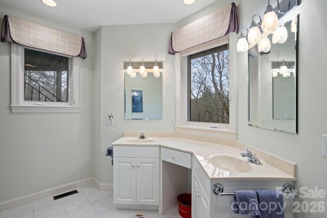 175 Overlook Drive, Flat Rock, NC 28731