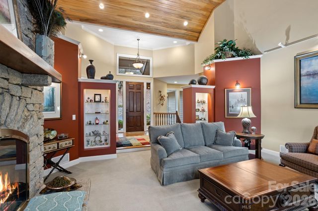 175 Overlook Drive, Flat Rock, NC 28731