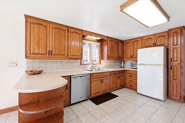 1019 REDWOOD DRIVE, Green Bay, WI 54304