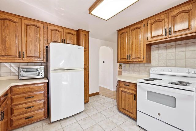 1019 REDWOOD DRIVE, Green Bay, WI 54304
