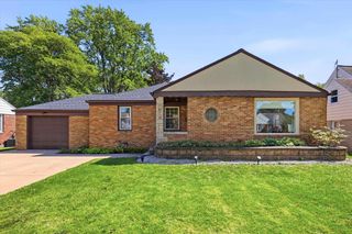 1019 REDWOOD DRIVE, Green Bay, WI 54304