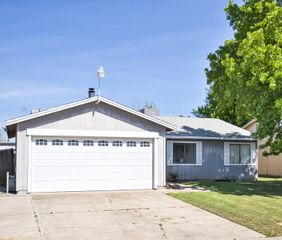 18998 N Lockewood Ln, Lockeford, CA 95237