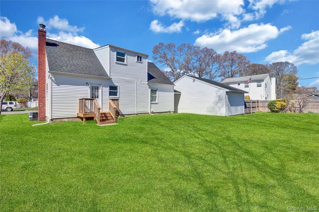 46 Rockledge Drive, Shirley, NY 11967