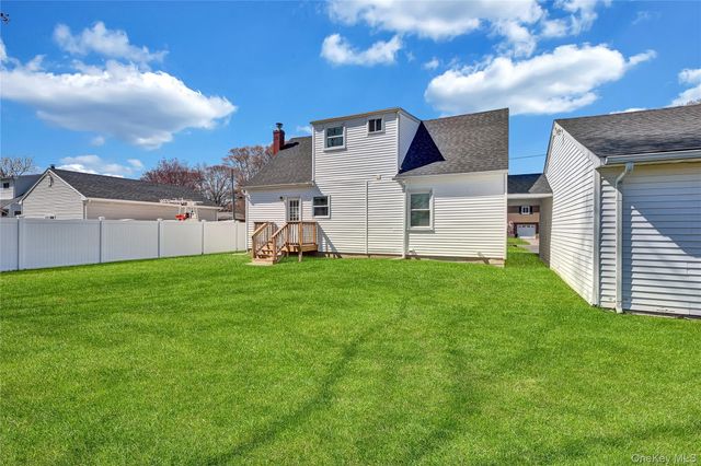 46 Rockledge Drive, Shirley, NY 11967