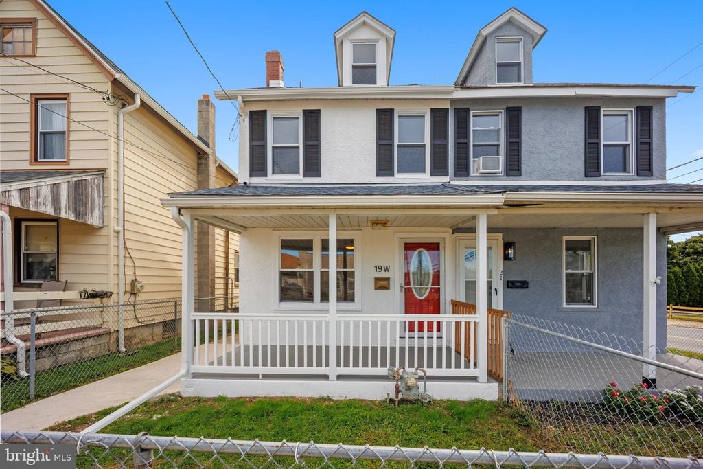 19 W 9TH ST, MARCUS HOOK, PA 19061 — photo 2