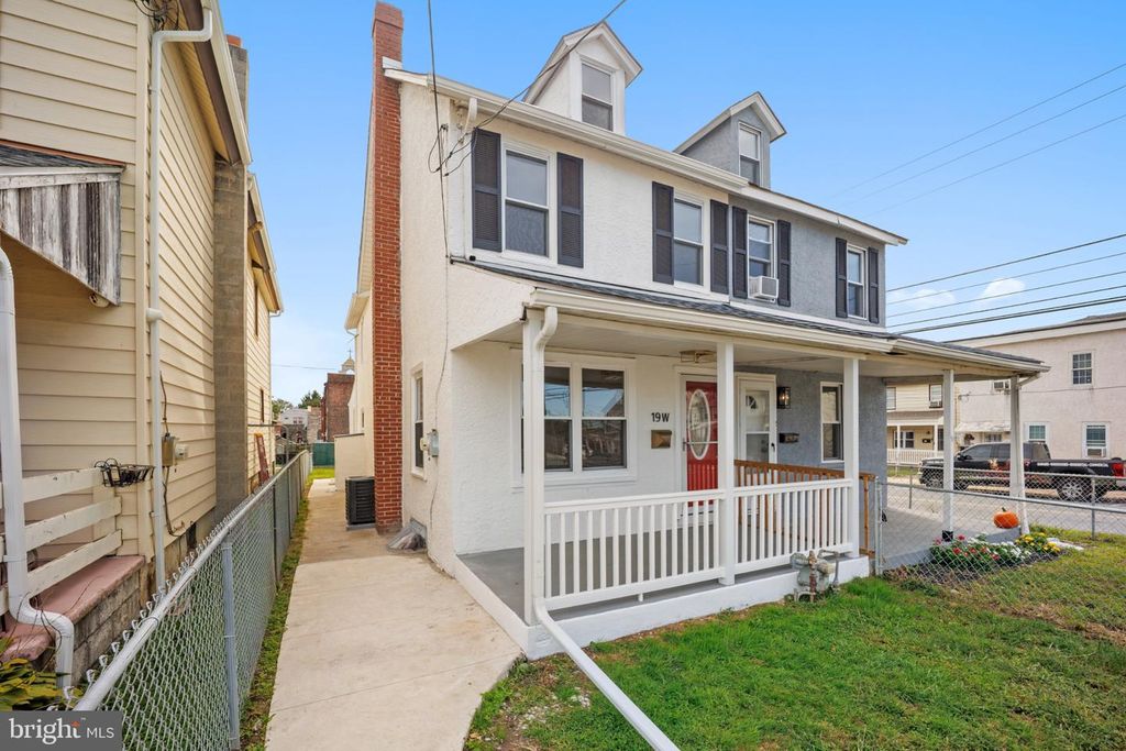 19 W 9TH ST, MARCUS HOOK, PA 19061 — photo 3